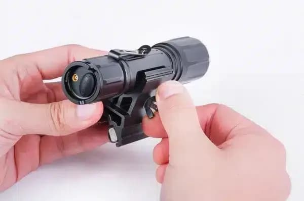 Support Magnétique Fusil pour Lampe - NEXTORCH — vue 4